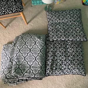 Black and white full size bedding